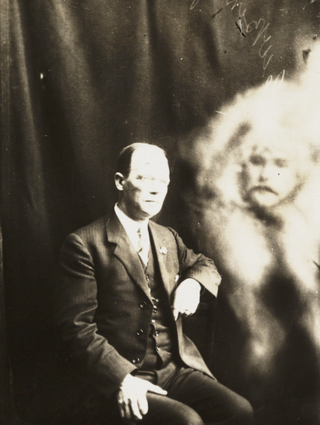 Illustration for article titled Haunting Spirit Photography from the Age Before Photoshop